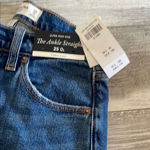 🔥BRAND NEW Abercrombie & Fitch Blue Cropped Ankle Straight Jeans - Picture 2 of 6